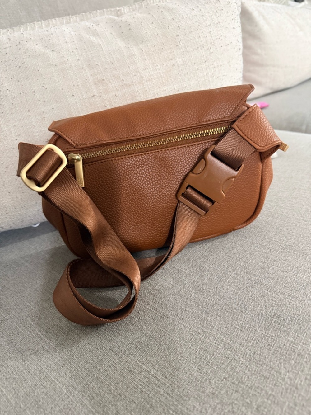 Freshly Picked Classic Crossbody multi purpose Bag - Picture 7 of 12